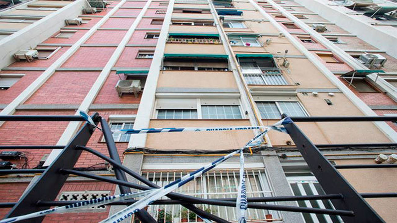 Un hombre salta por la ventana cuando le iban a desahuciar