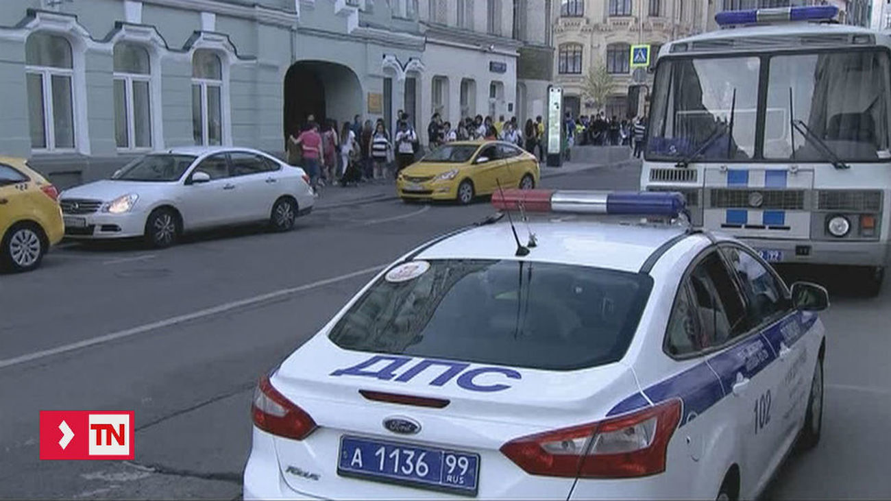 Ocho heridos al arrollar un taxi a la multitud junto a Plaza Roja de Moscú