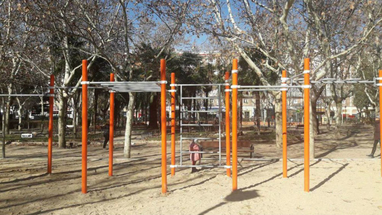 El parque Calero de Ciudad Lineal estrena calistenia y un rocódromo