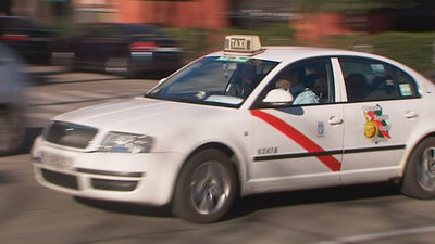 Unos 1.200 taxistas deciden si adoptan una "uniformidad común" de color azul