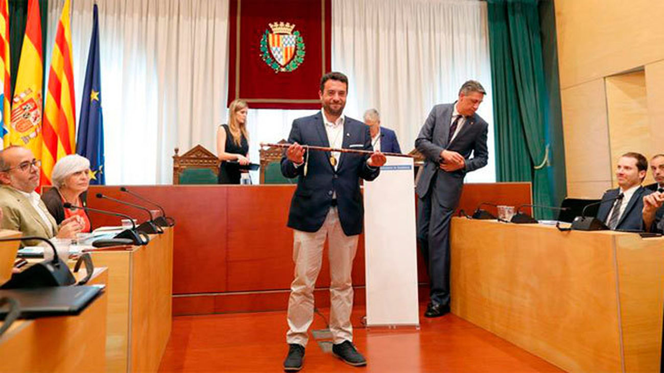 El PSC logra alcaldía de Badalona con una moción de censura apoyada por PP y Cs