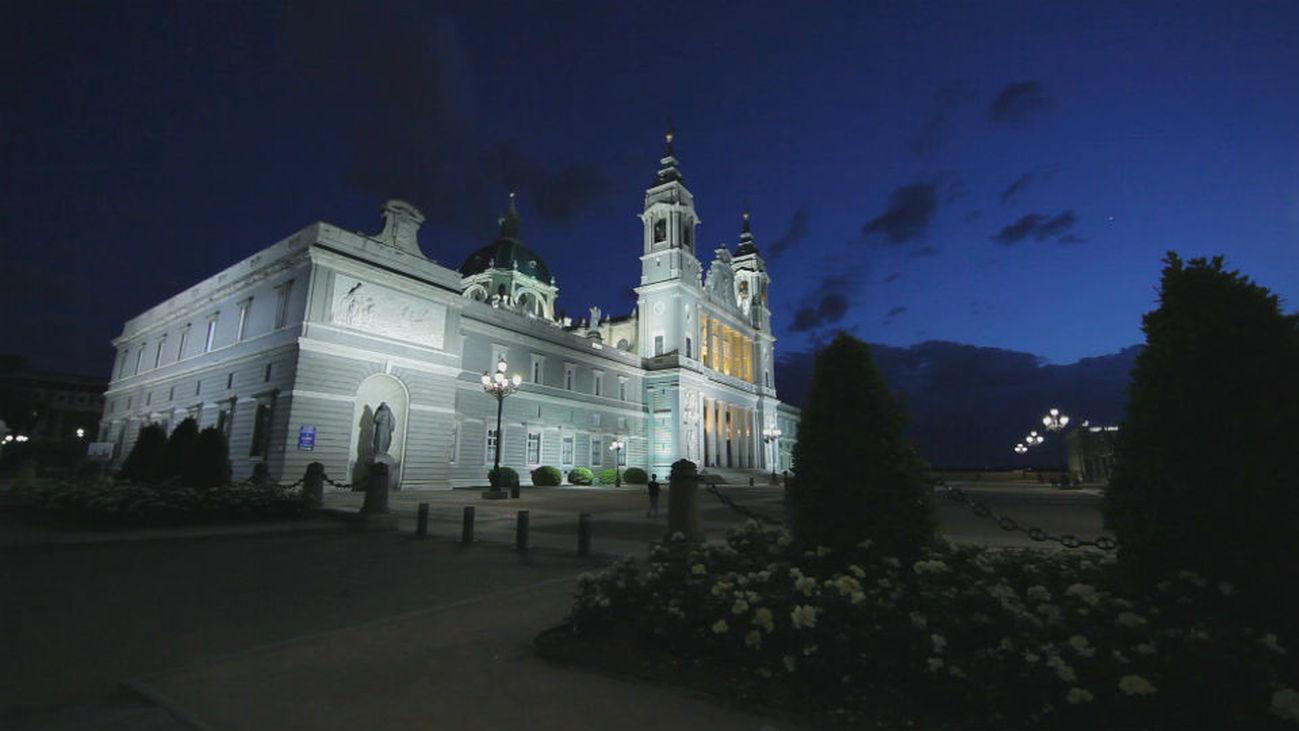 Telemadrid homenajea a La Almudena en "La catedral del cielo"