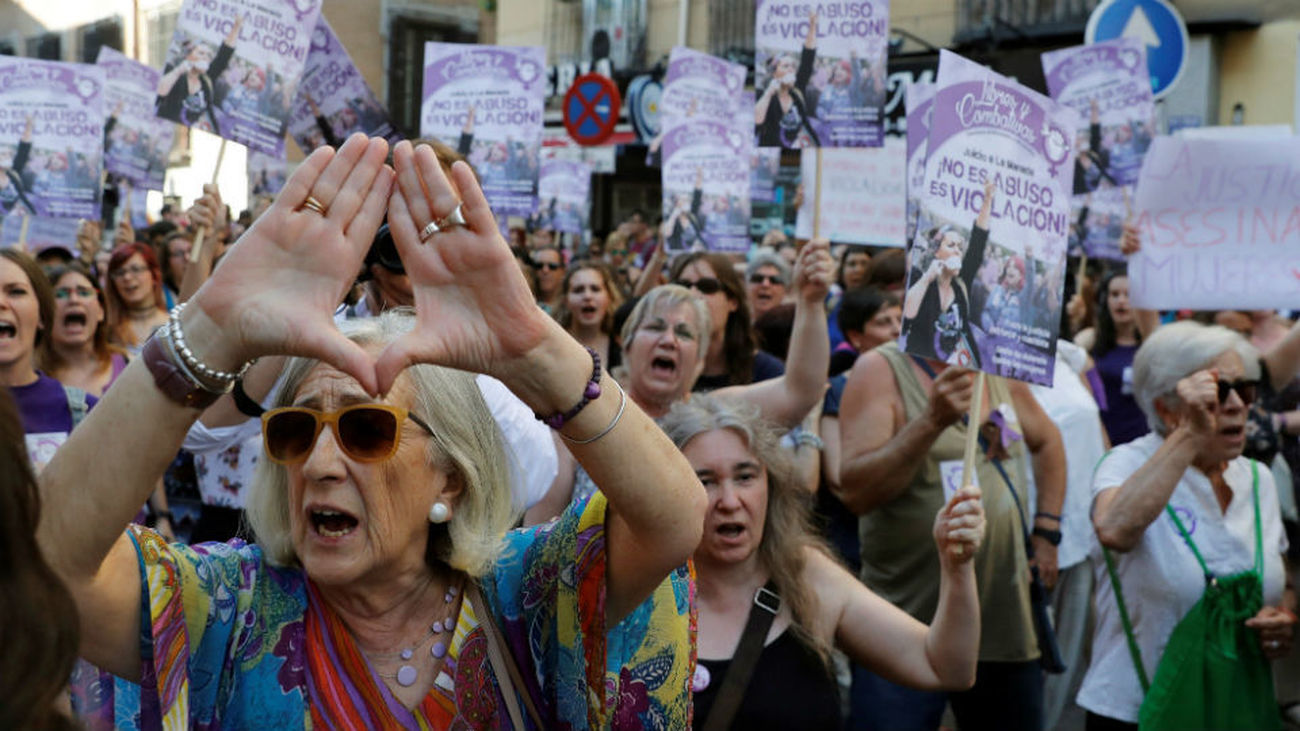 Miles de personas protestan tras la libertad de La Manada