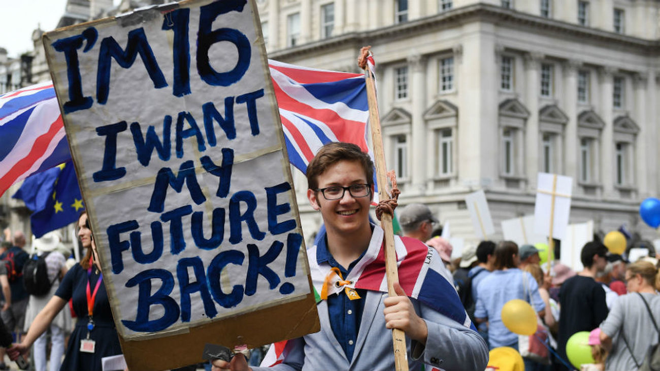 Miles de personas exigen en Londres votar sobre los términos del "brexit"