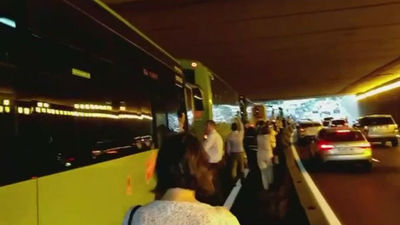 Un autobús averiado en el intercambiador de Moncloa atasca el acceso por A-6