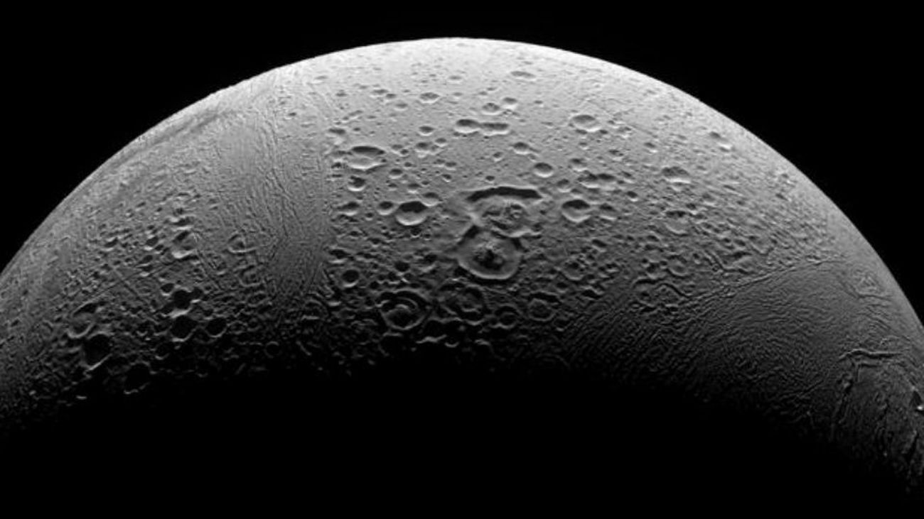 Encélado, la luna de Saturno, reúne los requisitos básicos para la vida