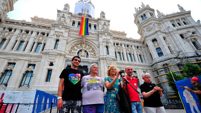 Carmena dice que el Orgullo es "la fiesta de Madrid", capital de "tolerancia y libertad"
