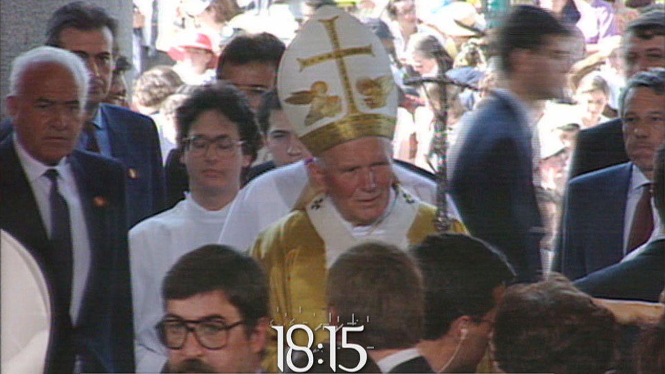 Las puertas de la Catedral dan la bienvenida al Papa