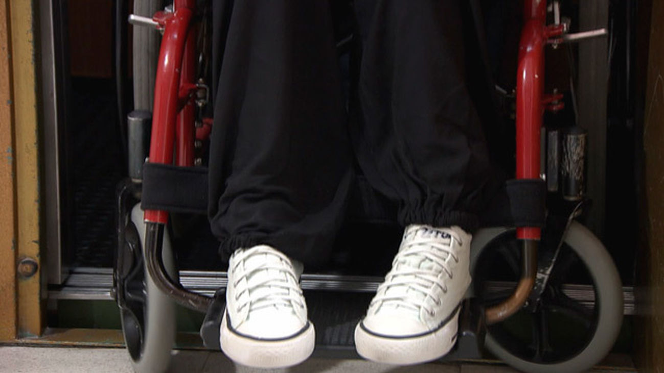 Ana, tetraplégica, vive sin poder salir de casa