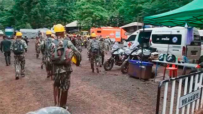Hallan vivos a los 12 escolares perdidos hace 9 días en una cueva tailandesa