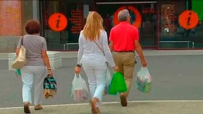 Las bolsas de plástico empezarán a cobrarse, como paso previo a su prohibición total en 2021