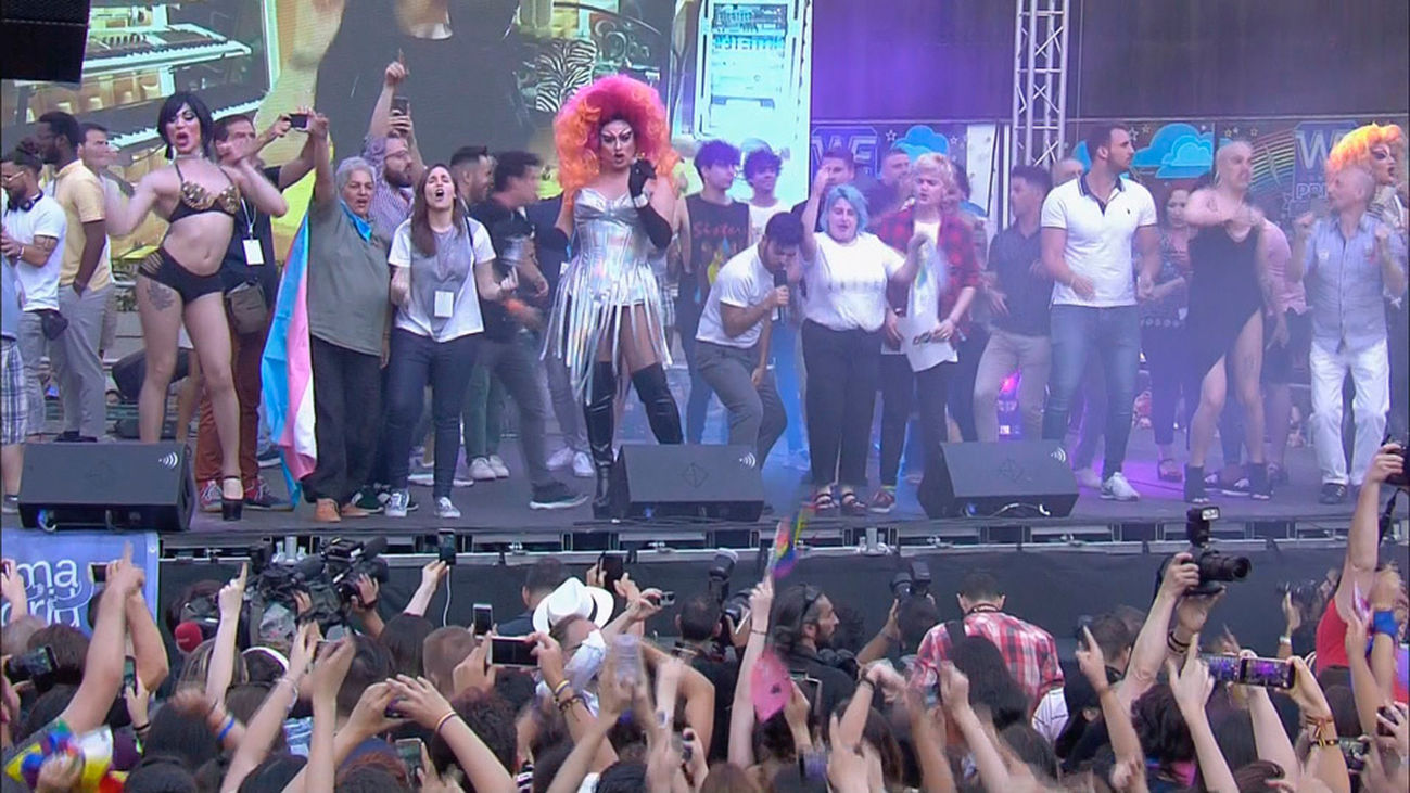 Las fiestas del orgullo comienzan oficialmente con el pregón y su himno