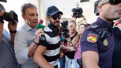 El guardia civil de La Manada seguirá en libertad hasta  que la Audiencia de Navarra decida sobre su situación