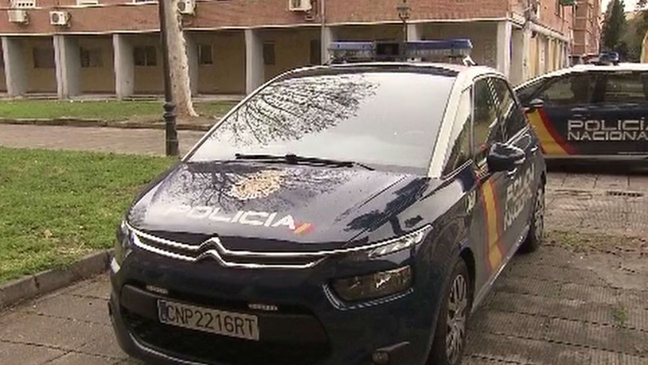 Un hombre mata a su mujer y se tira por  la ventana en La Felguera (Asturias)