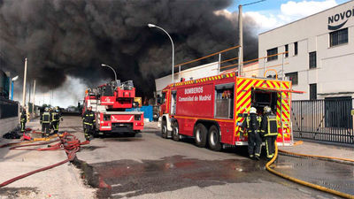 Arden dos naves industriales en un polígono de Getafe