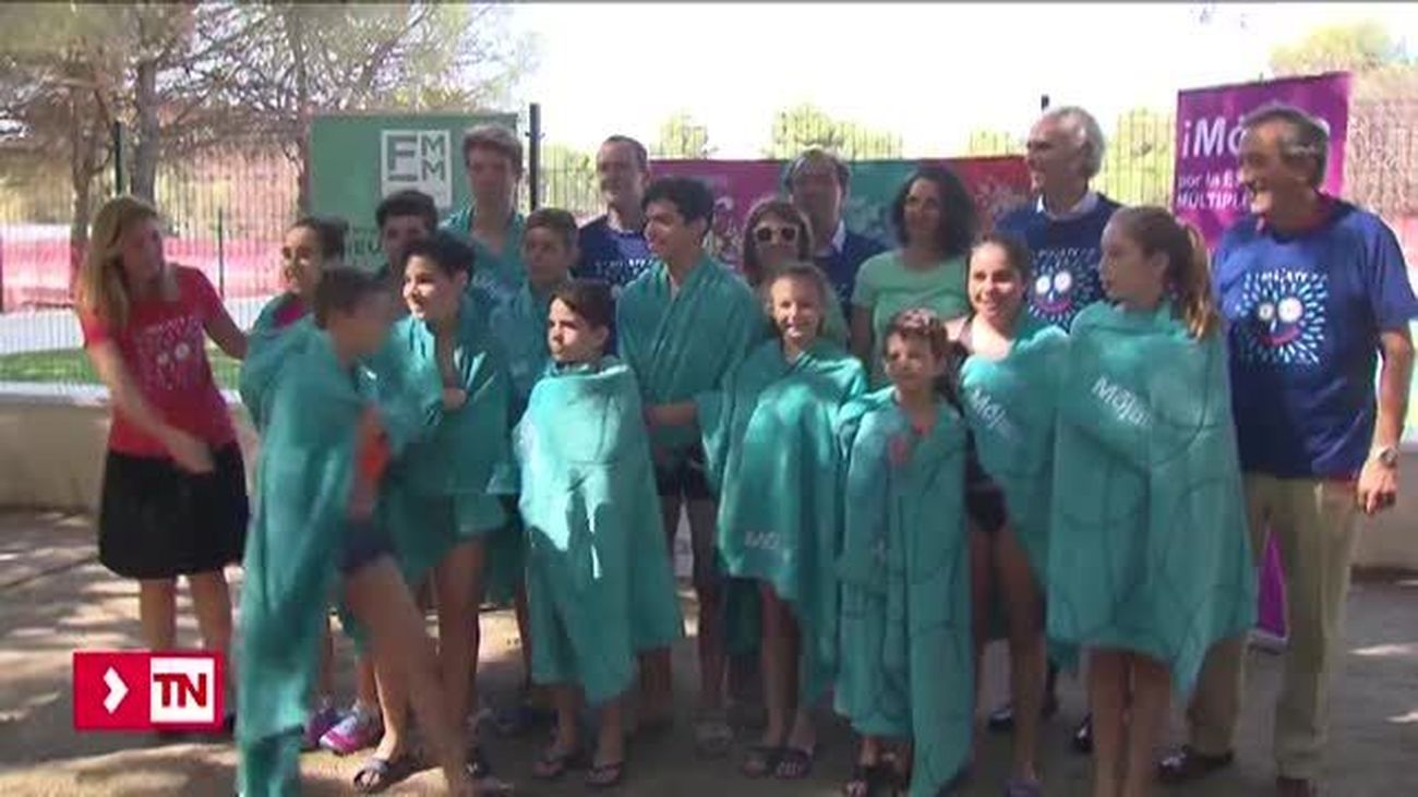 Treinta y cuatro piscinas se 'mojan' por la Esclerosis Múltiple