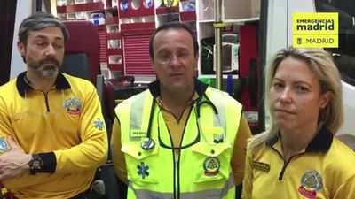 Dos policías asisten a una mujer a dar a luz en plena calle en Ciudad Lineal