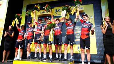 Tour: El BMC gana la crono por equipos y pone de líder a Van Avermaet