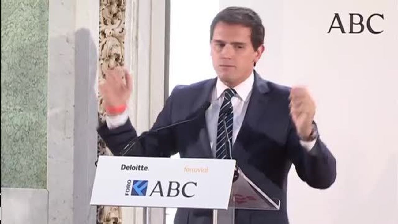 Rivera carga contra Sánchez por "rendirse" a Torra