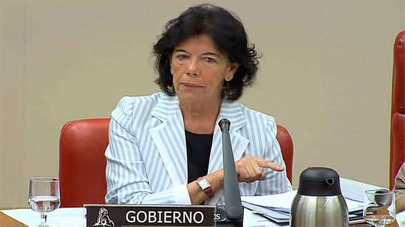 Celaá: "La educación concertada puede estar o no estar, la que tiene que estar es la pública"