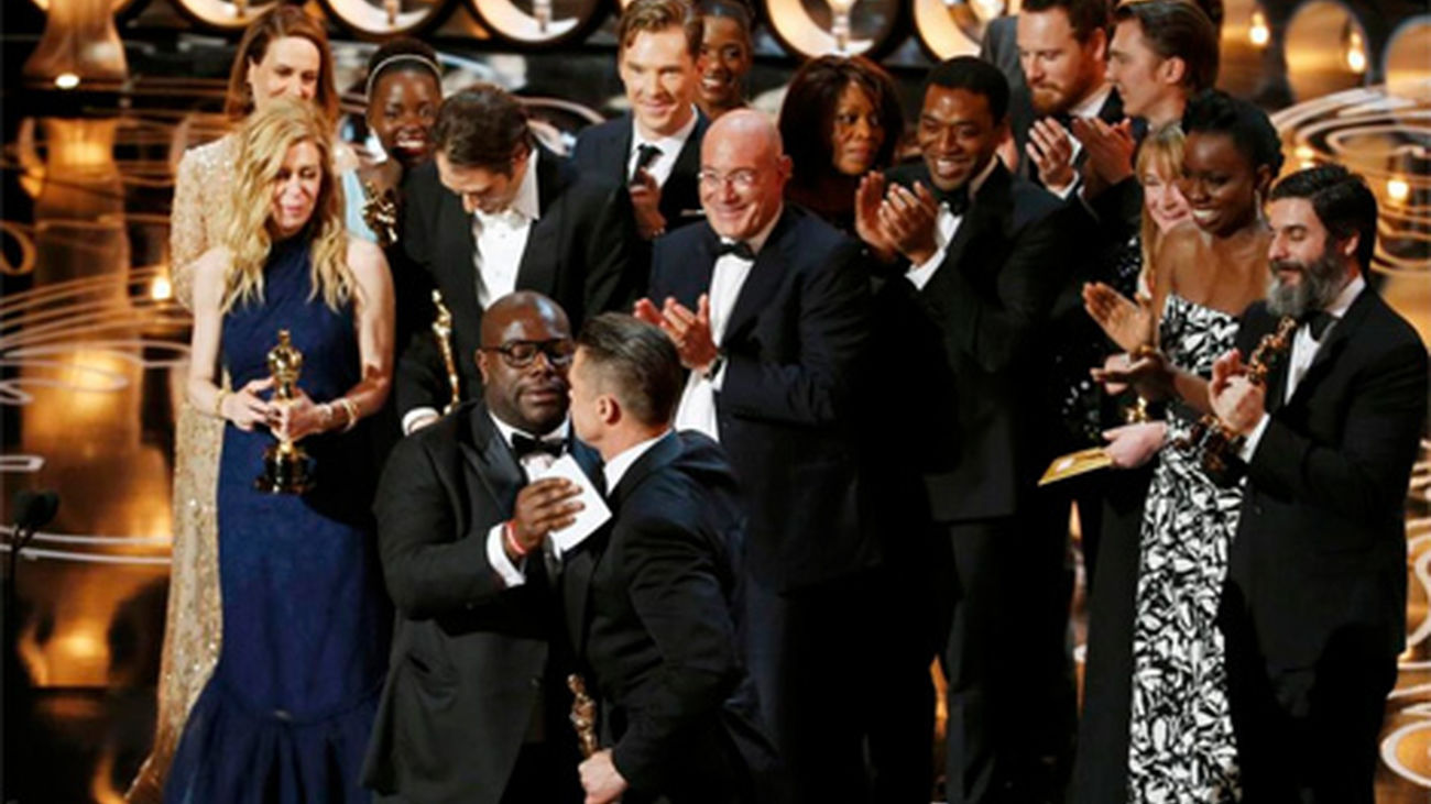 '12 Años de esclavitud', mejor película de unos Óscar históricos para Cuarón con 'Gravity'