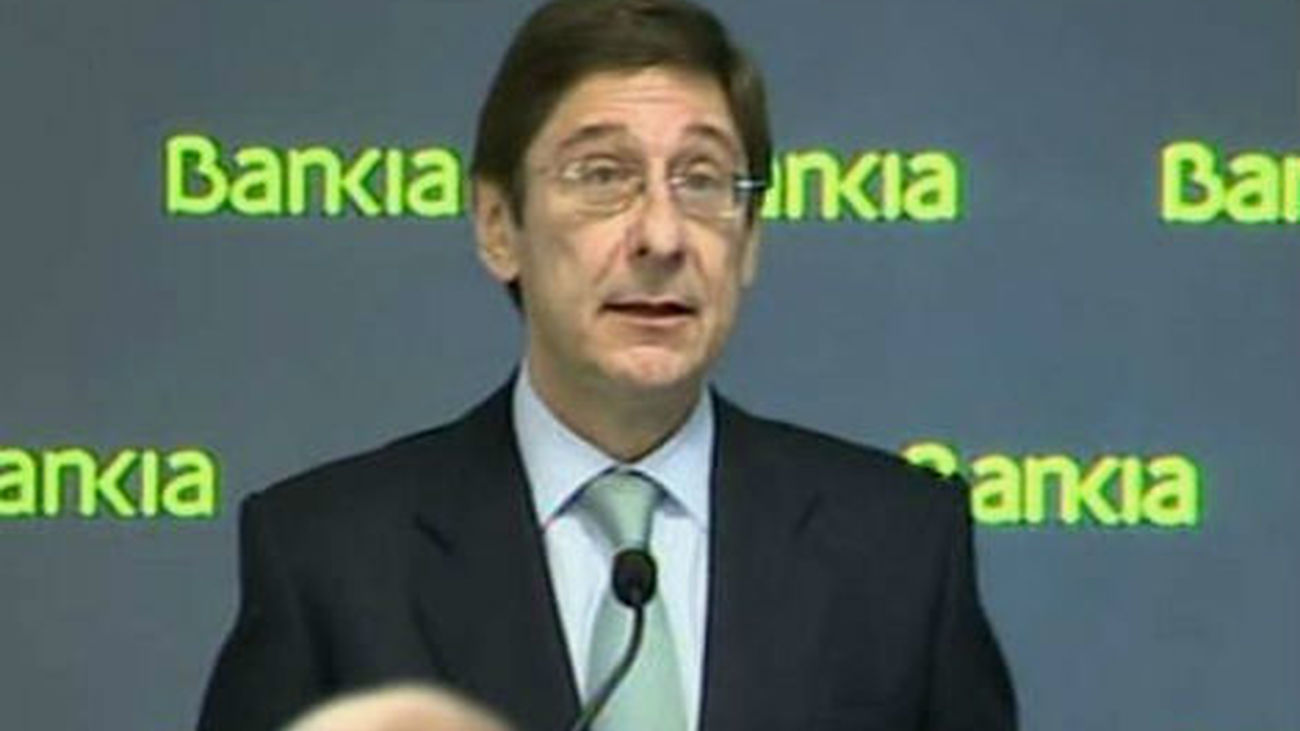 Bankia supera sus propios objetivos y gana 818 millones de euros en 2013