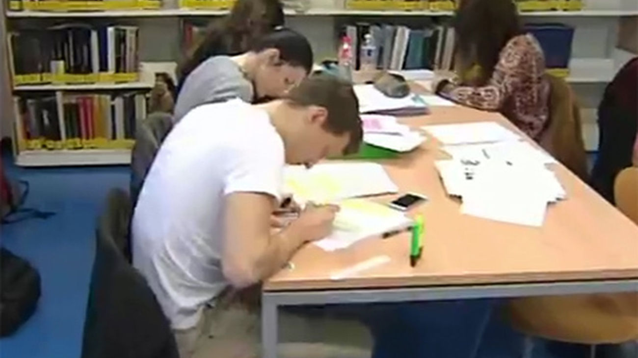 Las Bibliotecas públicas amplían su horario para facilitar el estudio en época de exámenes