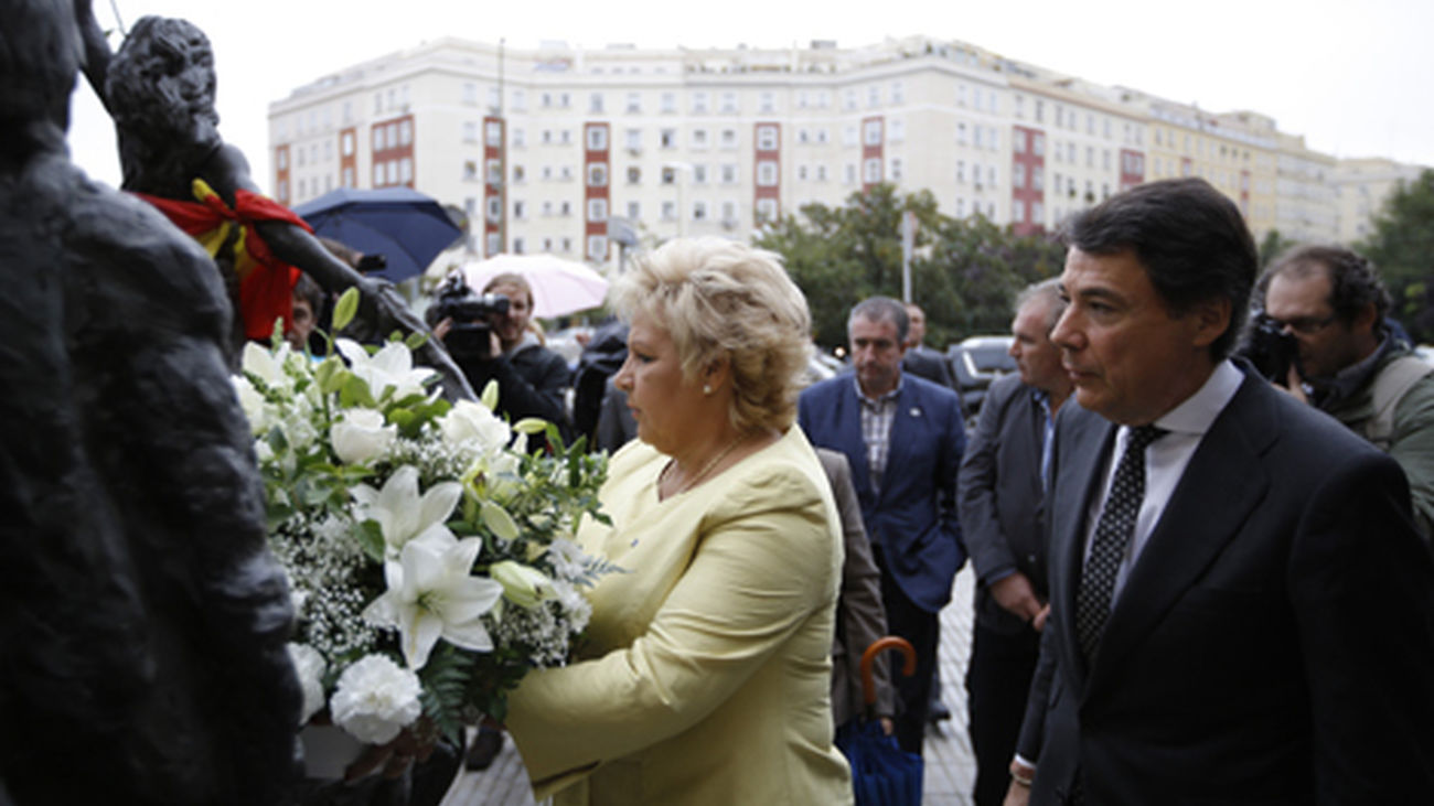 La Comunidad de Madrid rinde homenaje a las víctimas en respuesta al fallo de Estrasburgo