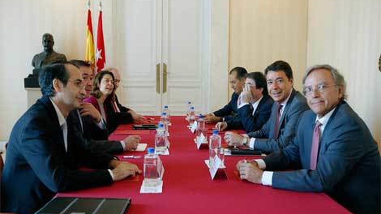 La Comunidad analizará a los alumnos sin recursos que no puedan estudiar en la Universidad