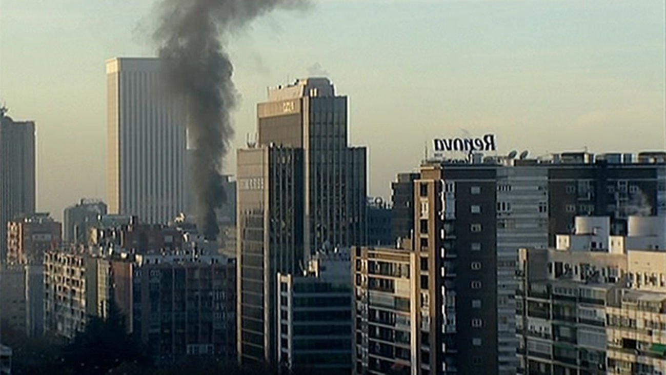 Desalojado el Ministerio de Defensa en el Paseo de la Castellana por un incendio en la azotea