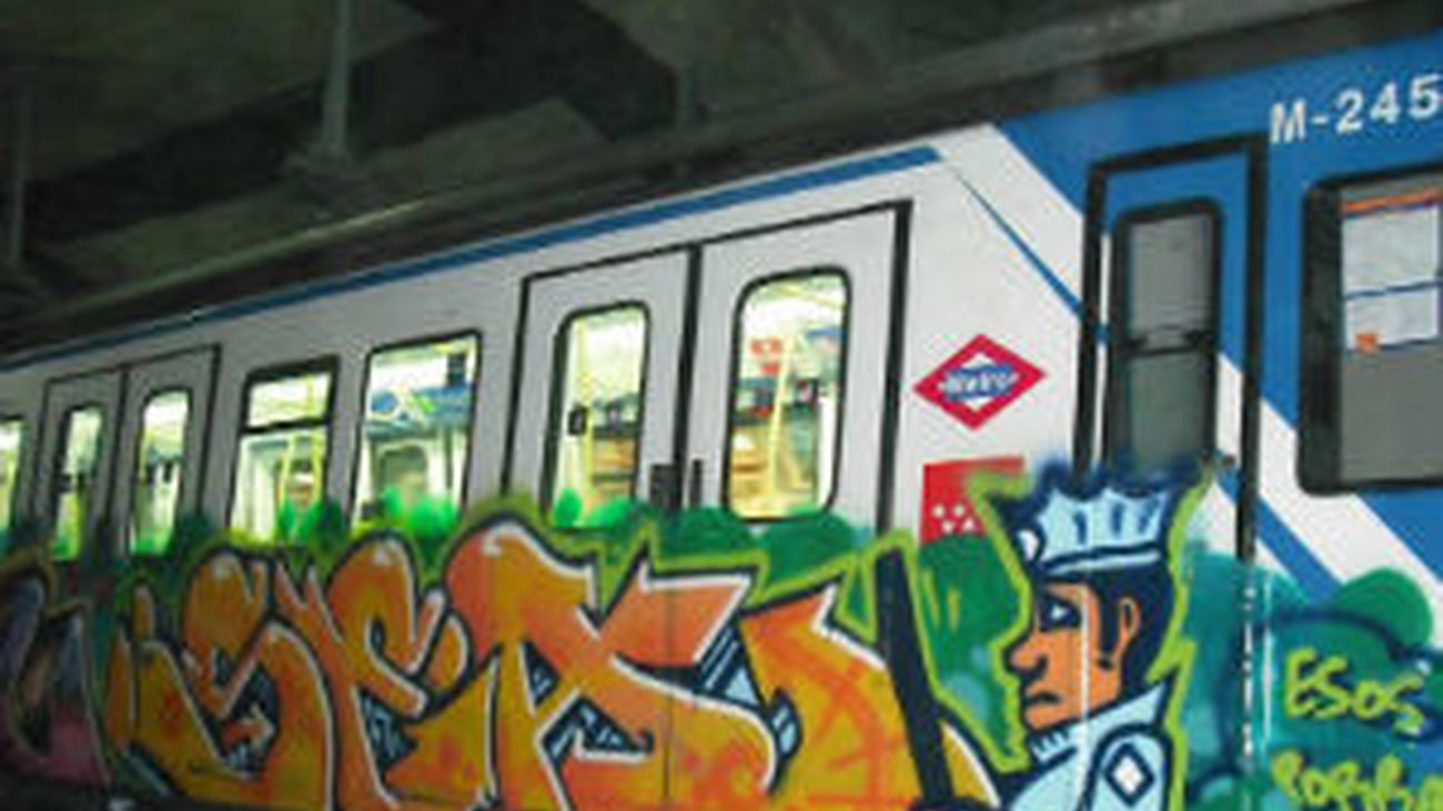 Detenidos cuatro grafiteros por realizar pintadas en trenes de Cercanías