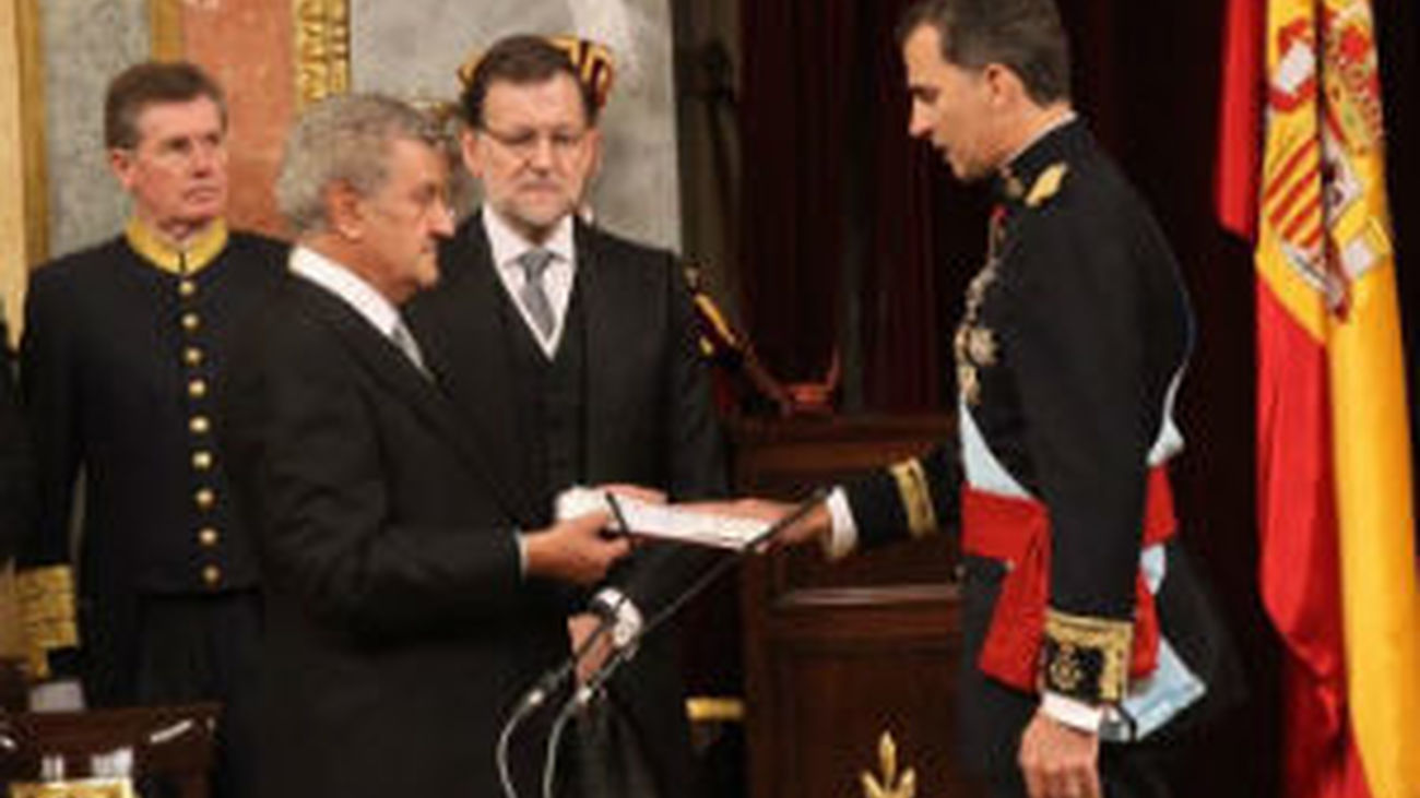 El Rey Felipe VI jura ante las Cortes guardar y hacer guardar la Constitución
