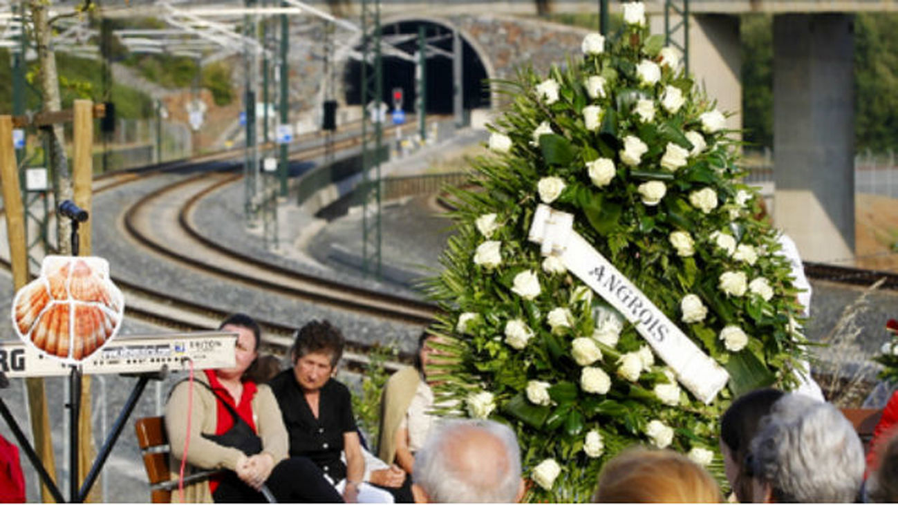 Galicia homenajea a víctimas y voluntarios en el aniversario del accidente de Santiago