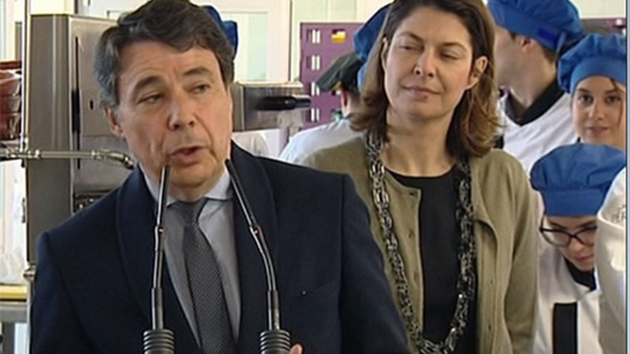 González visita la escuela de cocina de Simone Ortega donde se imparte FP Dual