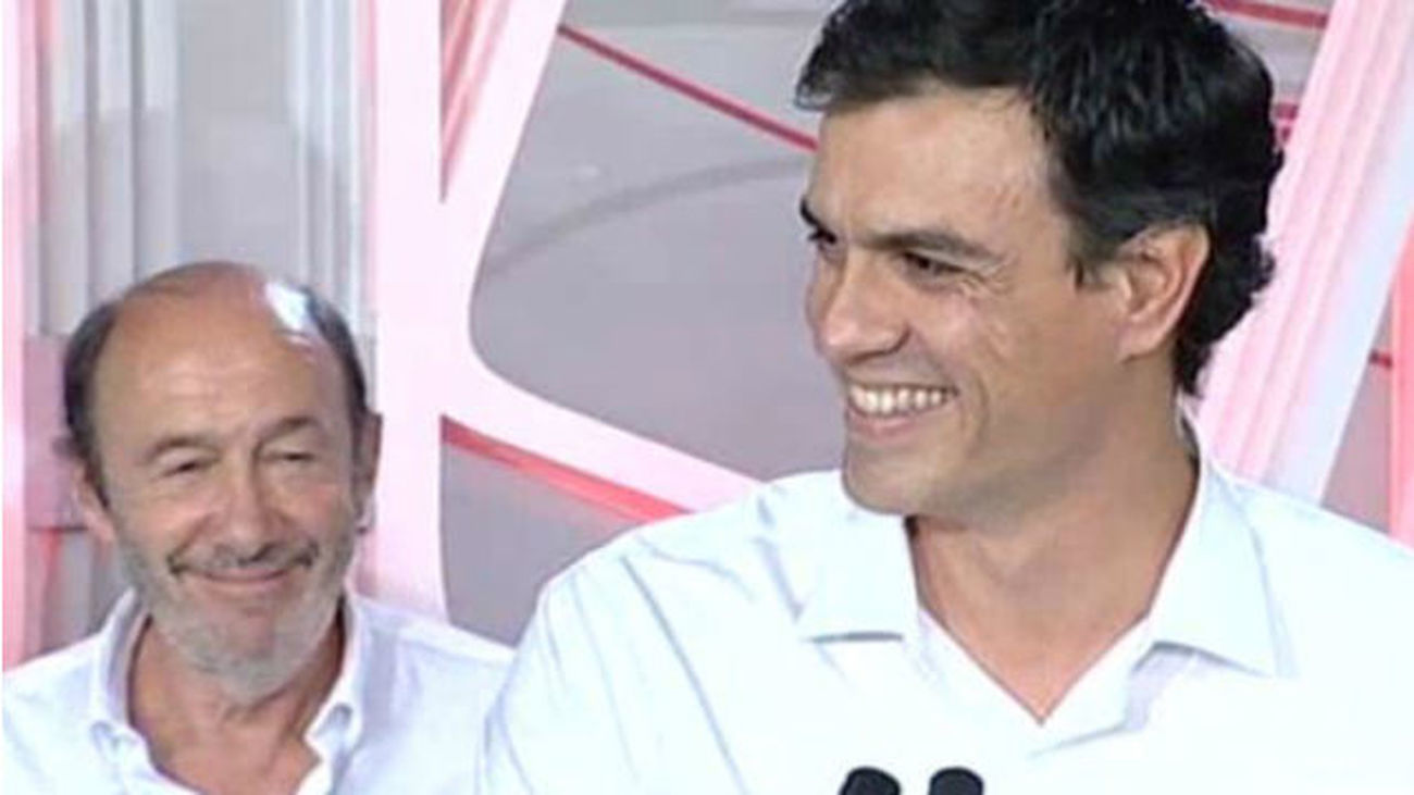 Pedro Sánchez elabora una primera lista de la Ejecutiva y Rubalcaba se despide