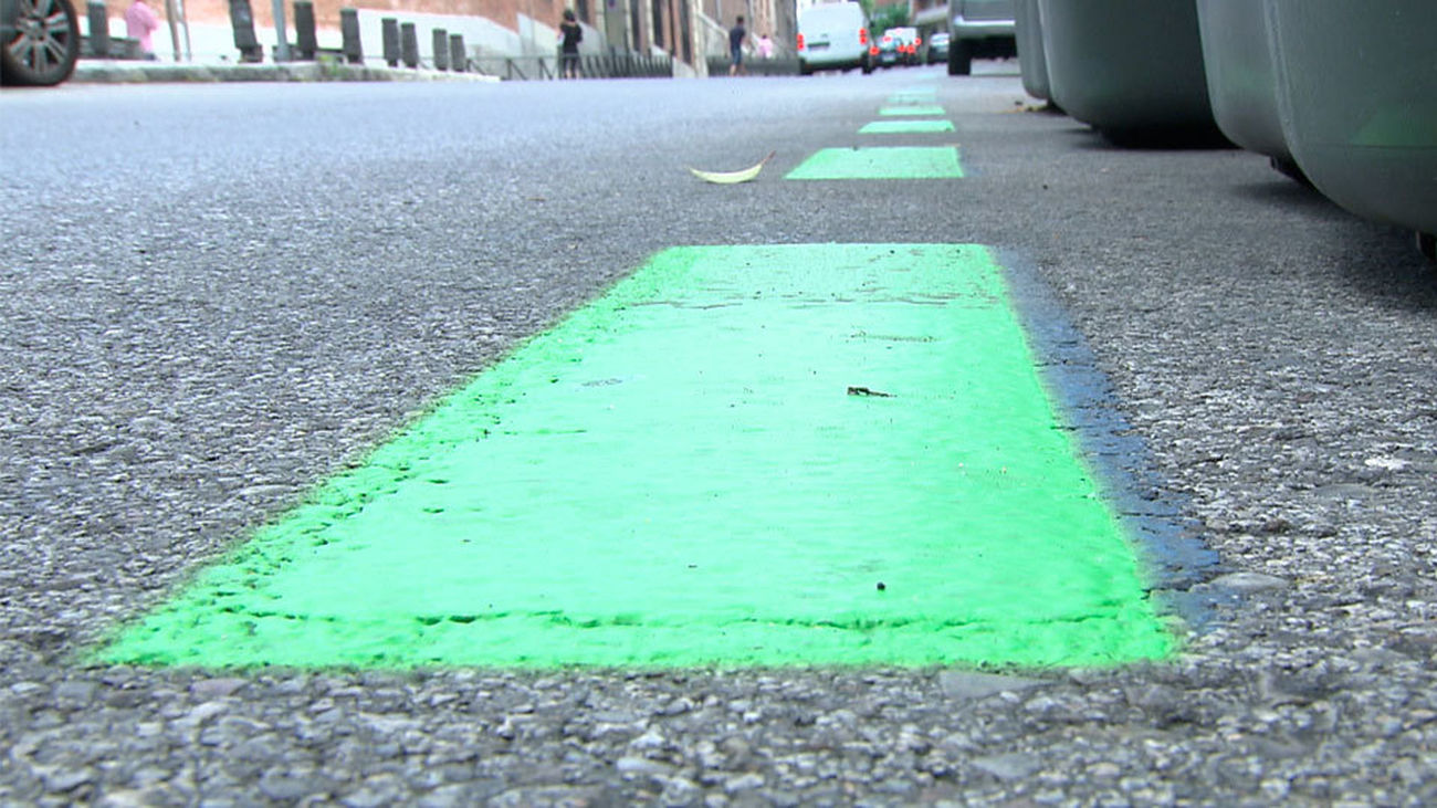 Plaza de aparcamiento verde