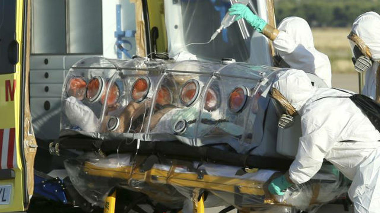 Relevos cada dos horas en el equipo médico del Carlos III