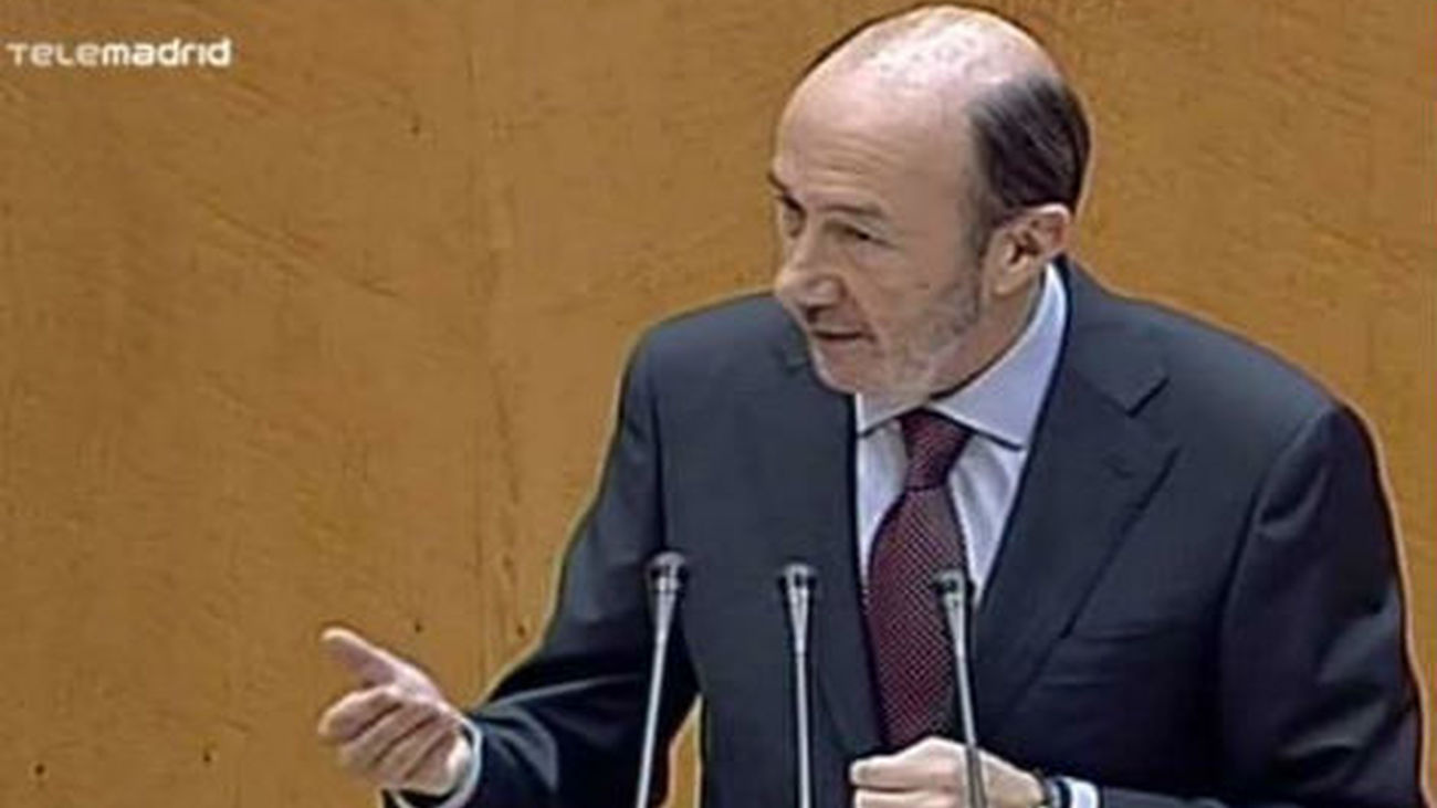 Rubalcaba: “Usted hace daño a España. Le pido que se marche”