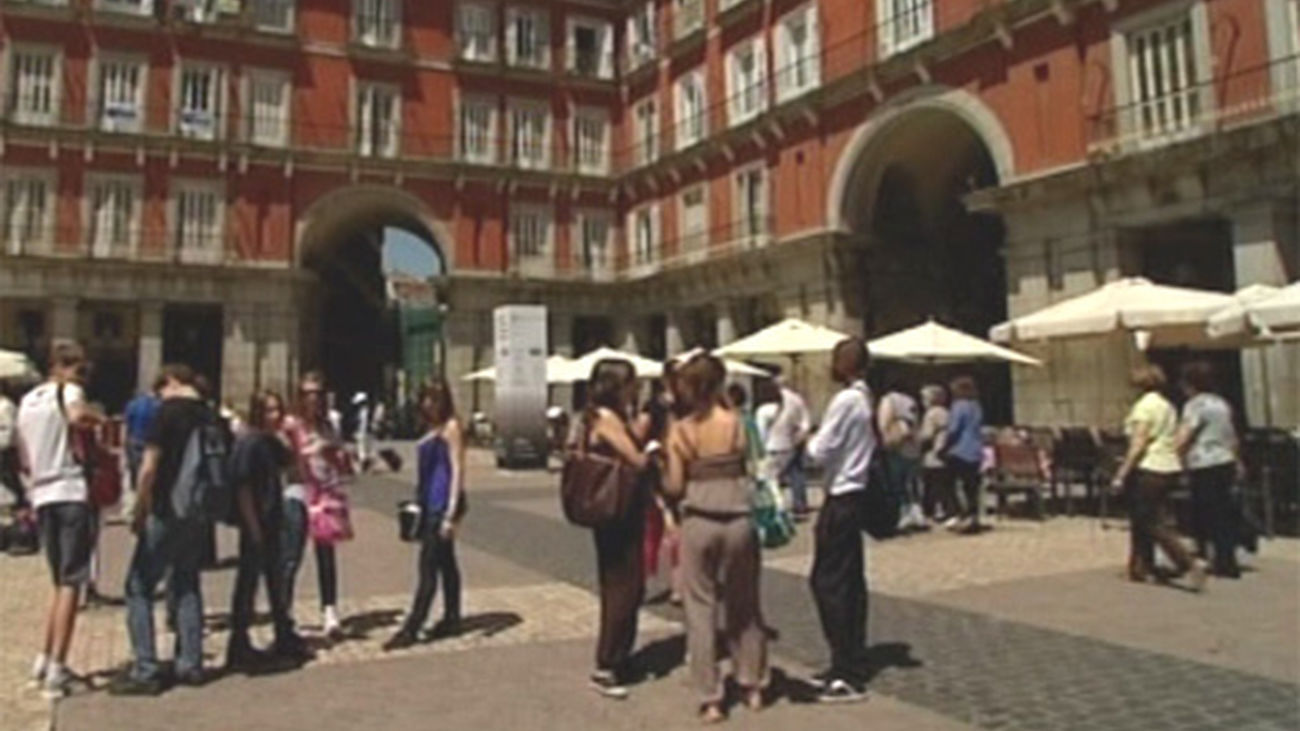 El éxodo estival vacía Madrid y los turistas toman la ciudad