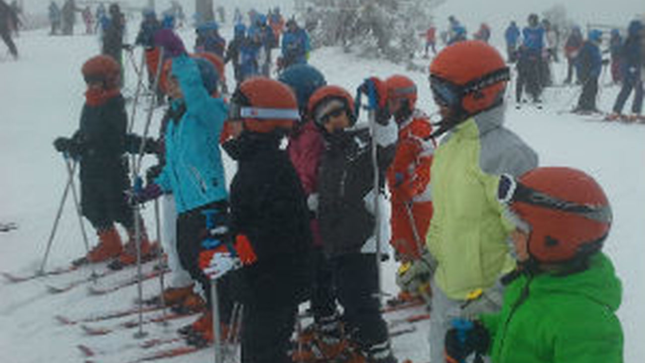 Se ha presentado el programa 'Madrid Blanca', 11.000 escolares esquiarán en Navacerrada