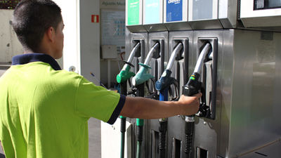Los precios de las gasolinas, en máximos históricos en plena operación salida