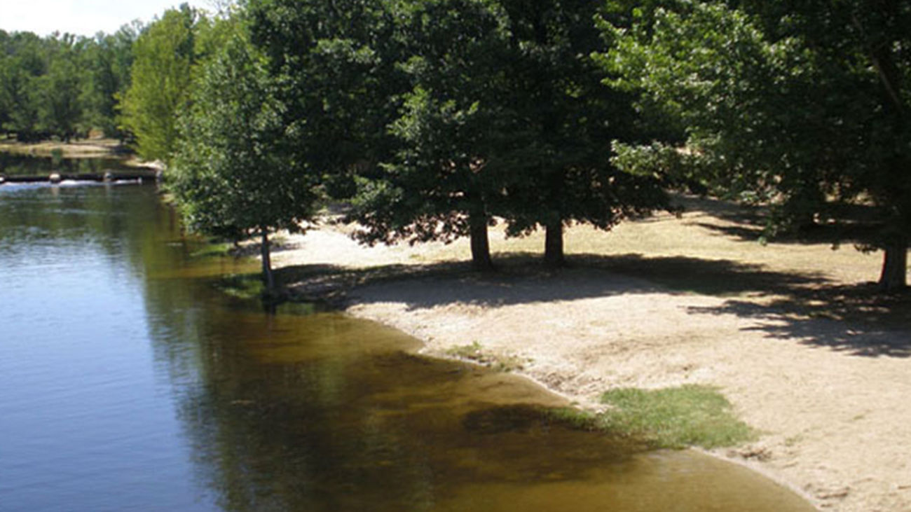 Sanidad realizará este verano 45 inspecciones en las zonas autorizadas de baño natural en la comunidad