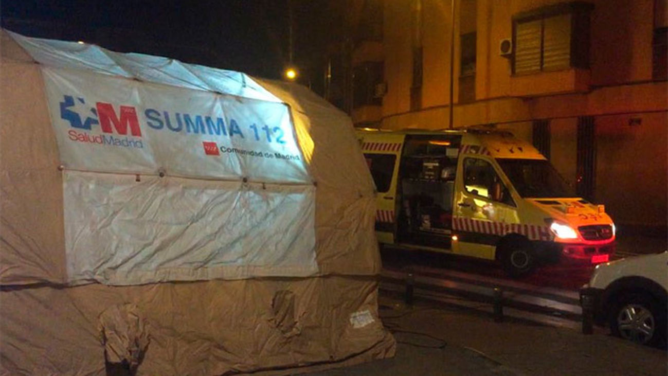 24 personas atendidas por inhalación humo en el incendio de un edificio de Carabanchel