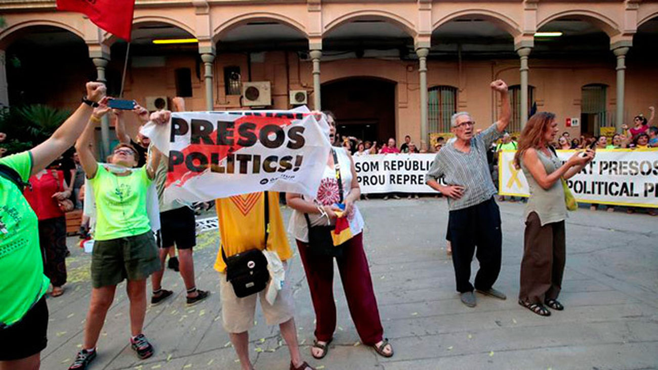 Activistas del CDR ocupan la antigua cárcel Modelo
