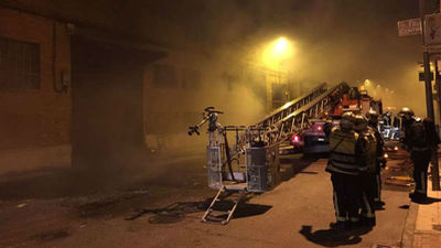 Arden dos naves en un polígono industrial de Humanes