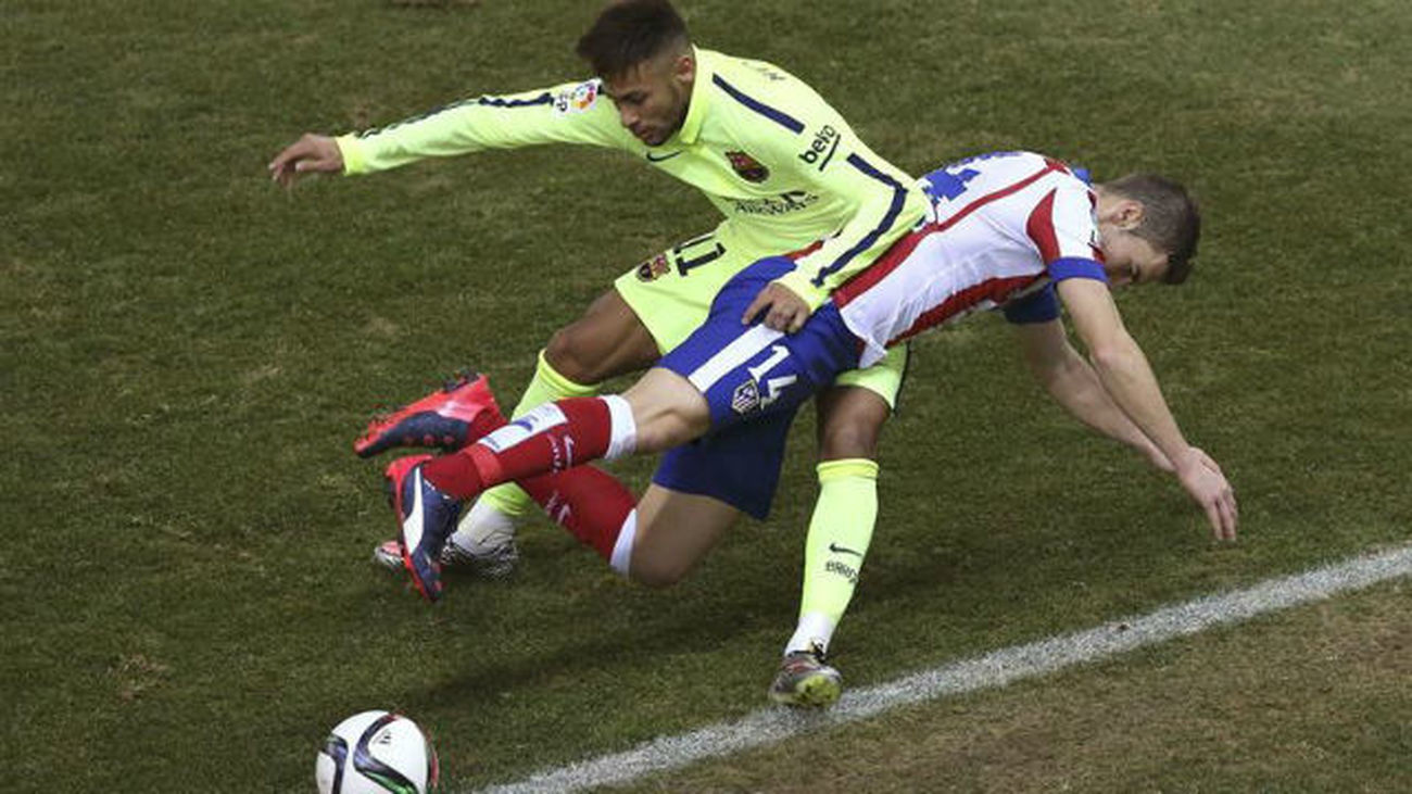 At de Madrid se cae de la Copa del Rey tras ser eliminado por el Barcelona