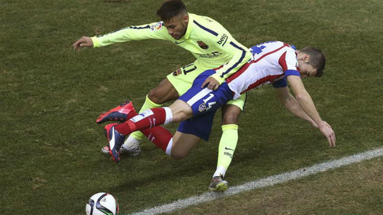 At de Madrid se cae de la Copa del Rey tras ser eliminado por el Barcelona