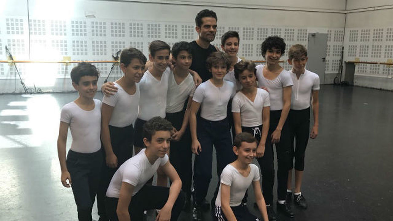 Los chicos de Billy Elliot bailan con el Ballet Nacional de España