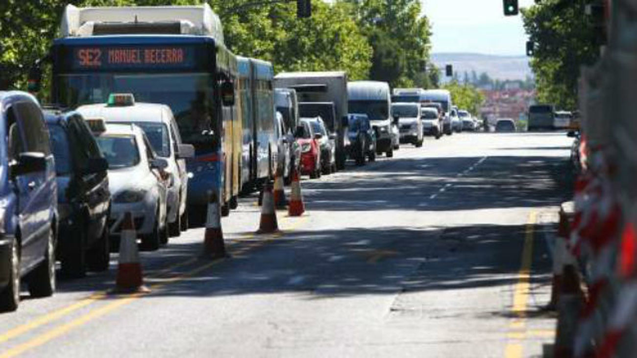 Caos en la calle Alcalá por dos carriles menos por el cierre de la línea 5 del Metro