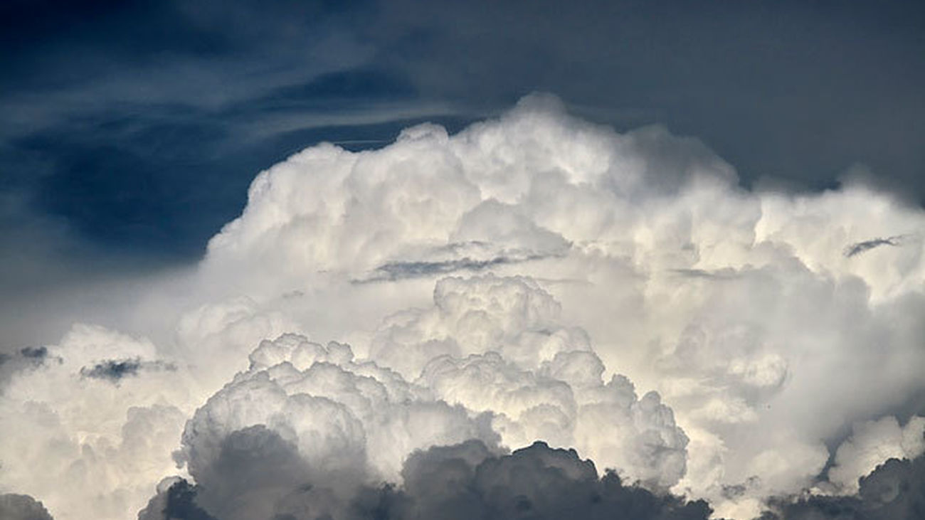 Cielos cubiertos y lluvias débiles dispersas